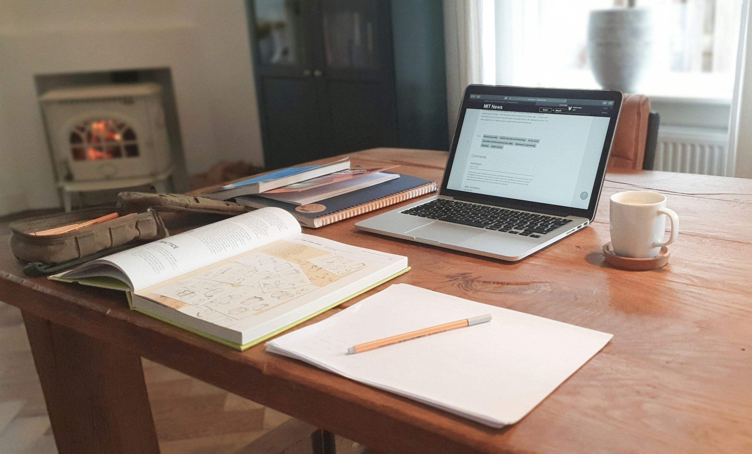 Mesa de estudo, estudo, livro, caderno