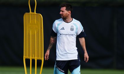 Lionel Messi em treino da Argentina antes da estreia na Copa do Mundo