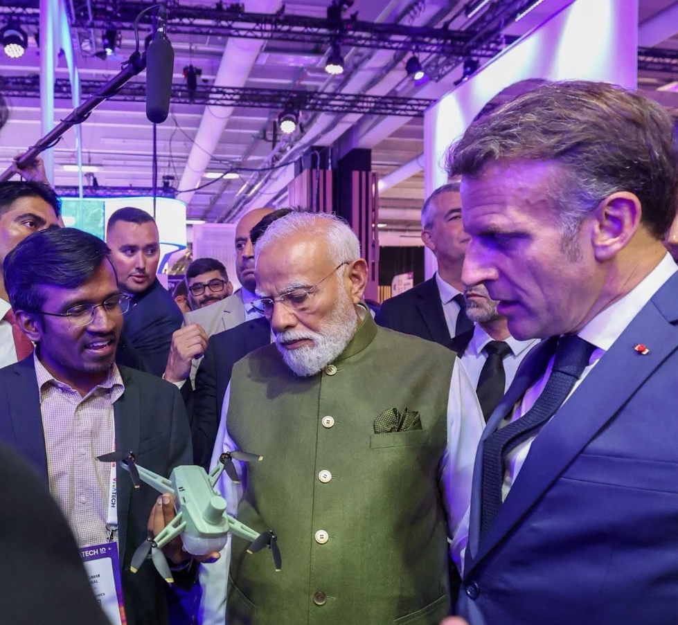 O presidente da França, Emmanuel Macron, e o primeiro-ministro indiano Narendra Modi no VivaTech 2026 • Reprodução/Narendra Modi