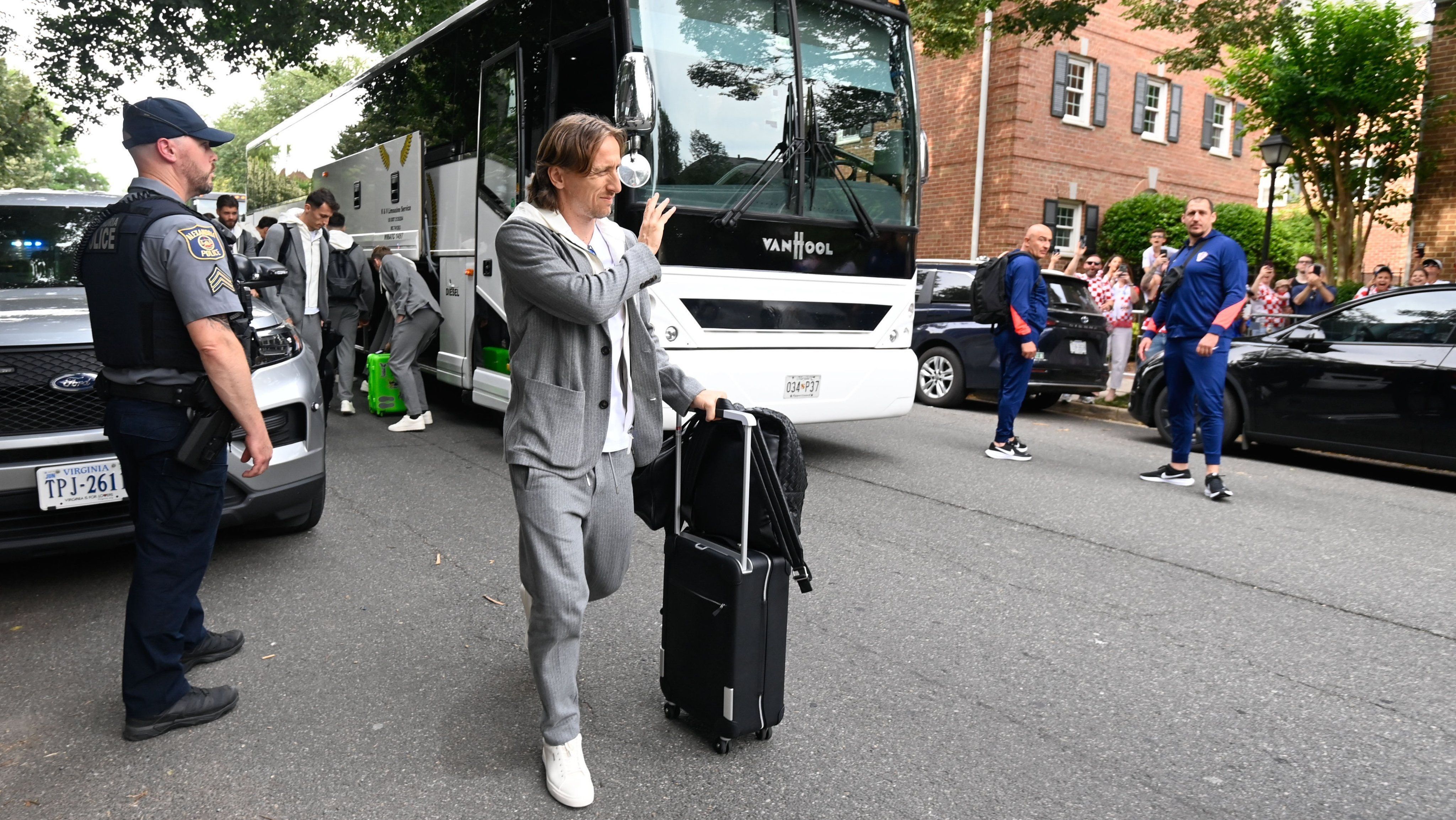 Modric, craque da Croácia, chega ao hotel onde a seleção está concentrada para a Copa 2026