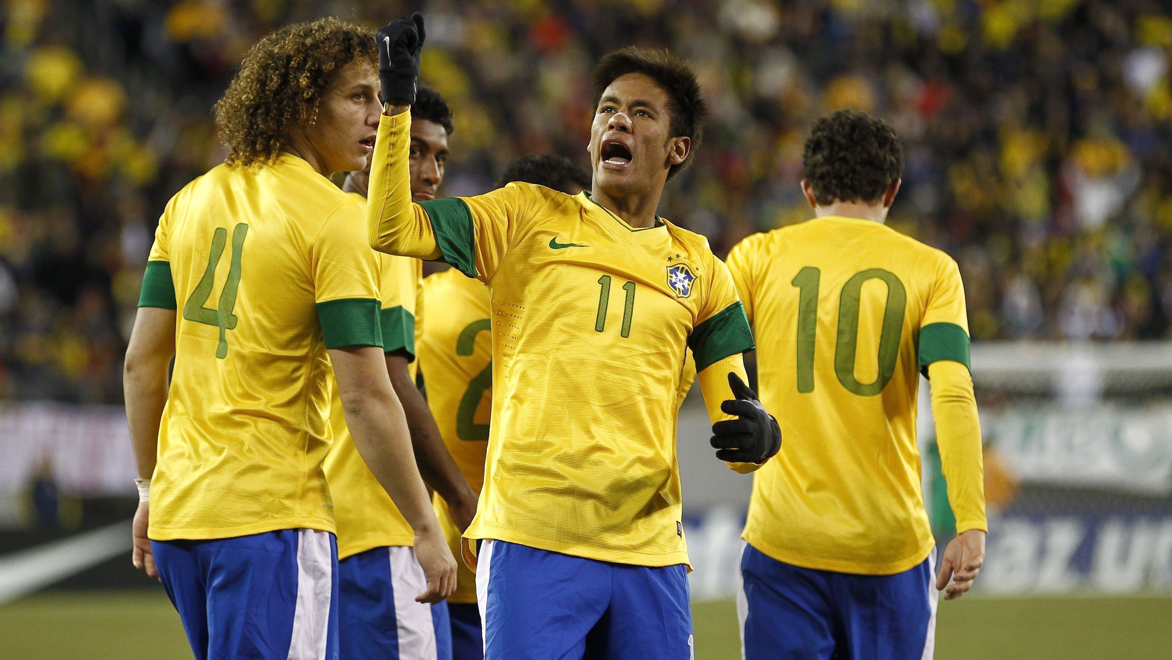 Neymar comemora gol pelo Brasil contra a Colômbia em 2012, no estádio em Nova Jersey