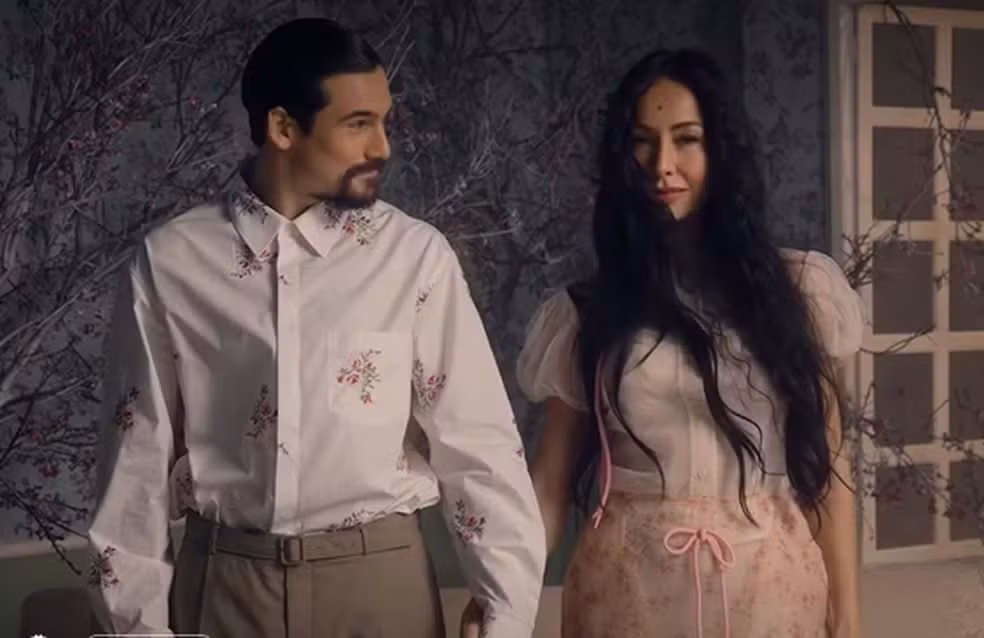 Sabrina Sato anuncia gravidez com Nicolas Prattes: "Nosso amor floresceu"