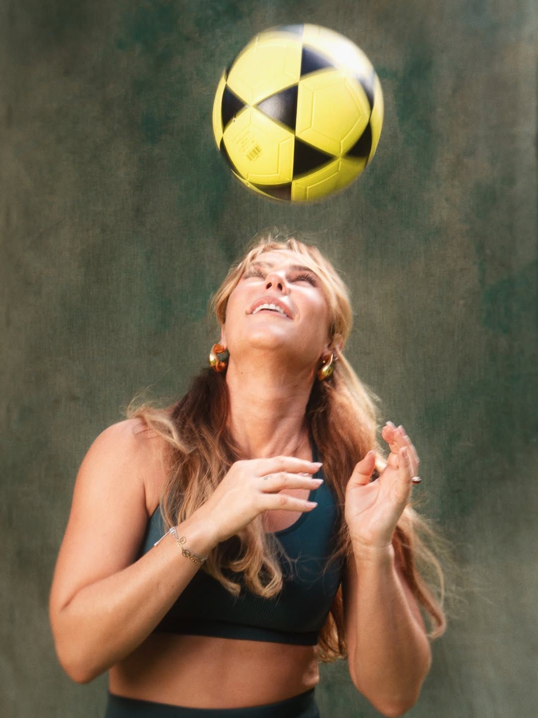 Paolla Oliveira posa com lingerie com cores da seleção brasileira para a Copa do Mundo e web reage • Instagram/Paolla Oliveira