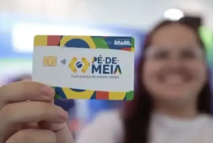 Após Pé-de-Meia, abandono do Ensino Médio chega a menor nível desde 2007