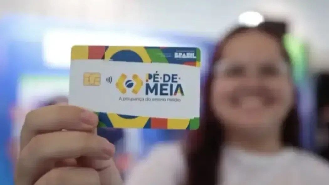 Após Pé-de-Meia, abandono do Ensino Médio chega a menor nível desde 2007