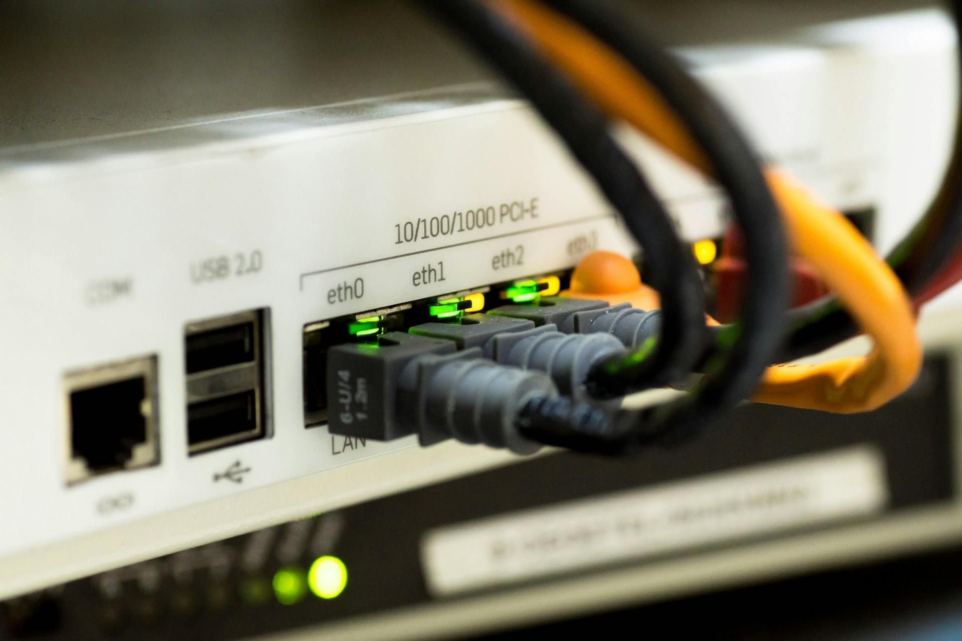 Segundo dados da Anatel, a velocidade média contratada para banda larga fixa no Brasil foi de 450 Mbps no segundo trimestre de 2025. • Créditos: Pixabay/Pexels