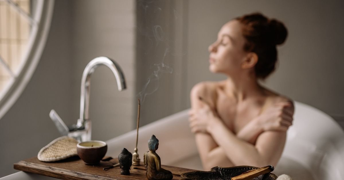 Dia dos Namorados solteiro? Veja banhos e rituais para atrair o amor