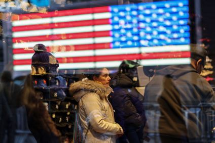 Turistas em uma loja na Times Square, na cidade de Nova York, em 30 de dezembro de 2025
