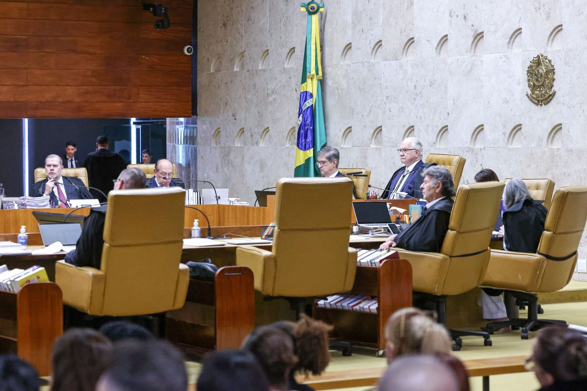 Moraes pede vista e suspende julgamento sobre privatização da Celepar