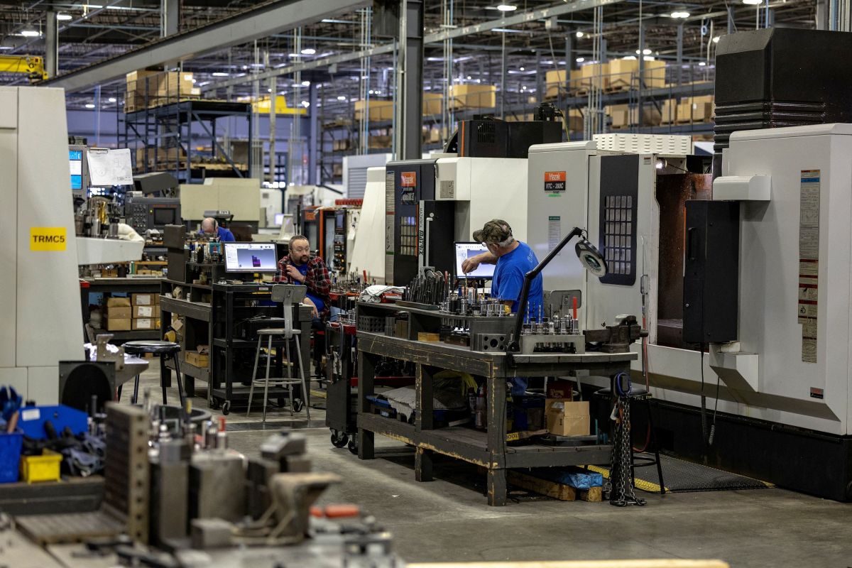 Produção industrial da zona do euro se aproxima de máxima em 4 anos