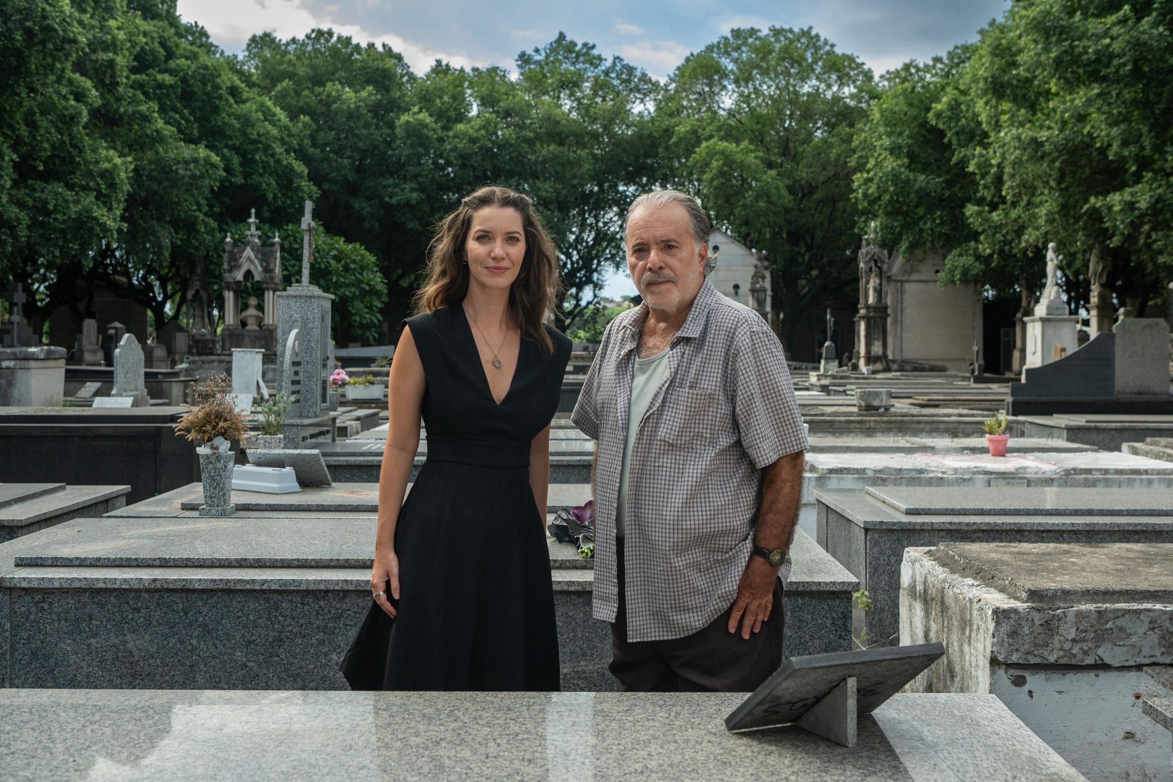 Francesca (Nathalia Dill) e Otoniel (Tony Ramos) em "Quem Ama Cuida" • Globo/ Estevam Avellar