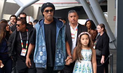 Imagem de destaque do post: Ronaldinho compara mexicanos a brasileiros e faz projeção sobre a Copa