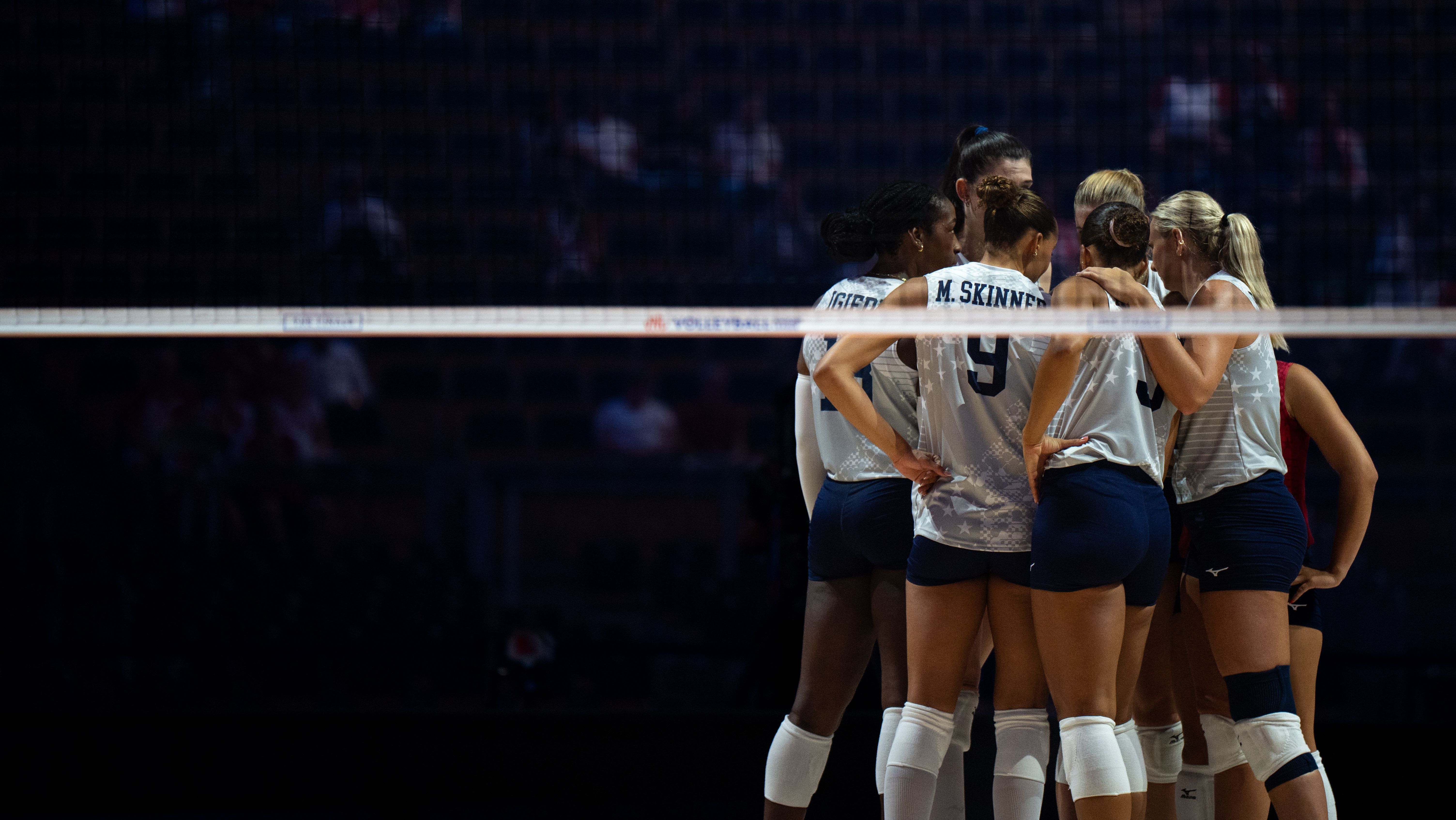 Seleção dos Estados Unidos durante partida contra a Itália, pelas quartas de final da VNL 2025