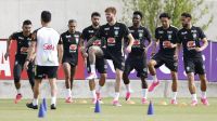 Mexico thrashes Serbia and arrives ready for World Cup debut