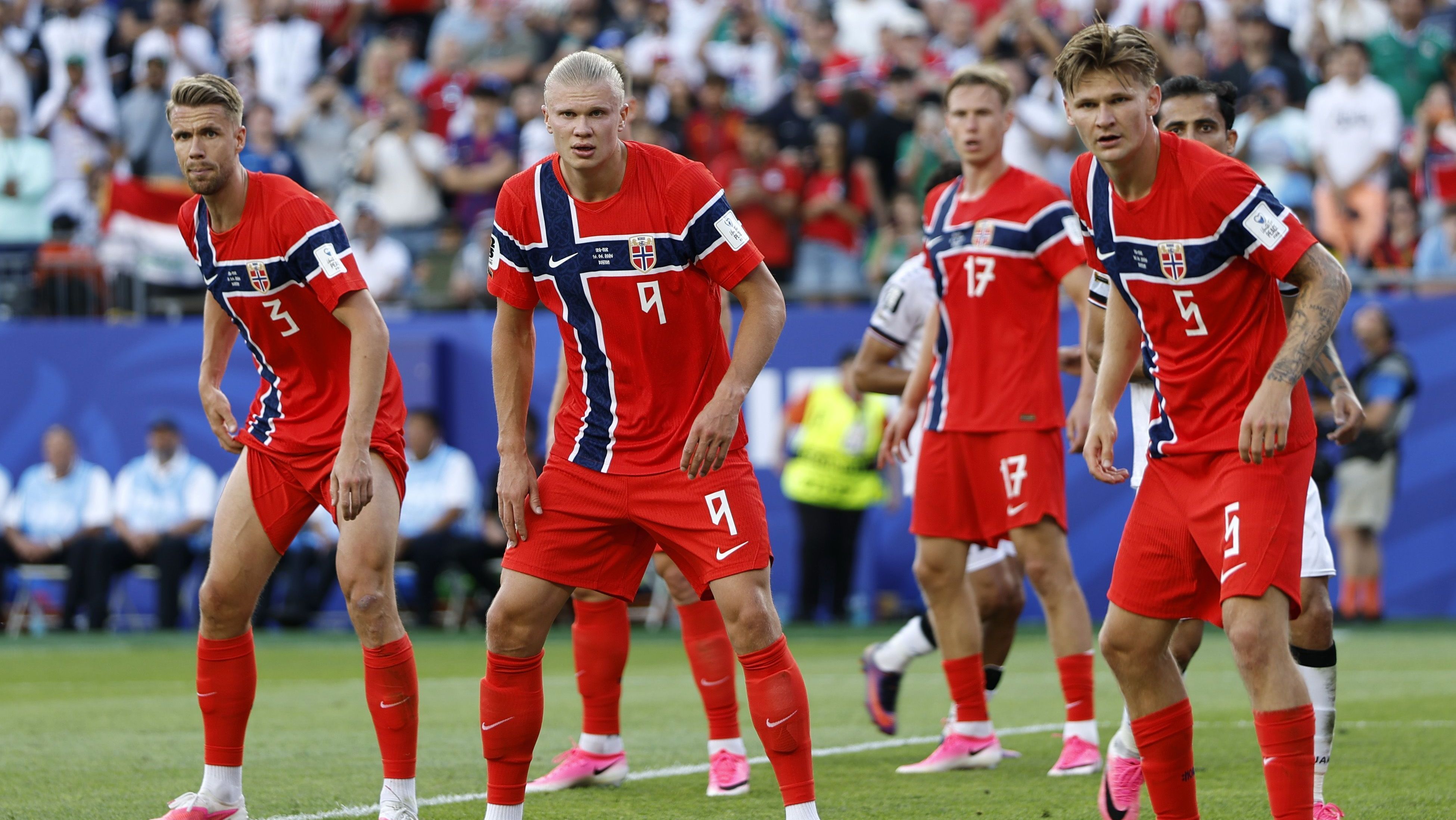 Jogadores da Noruega em jogo contra o Iraque