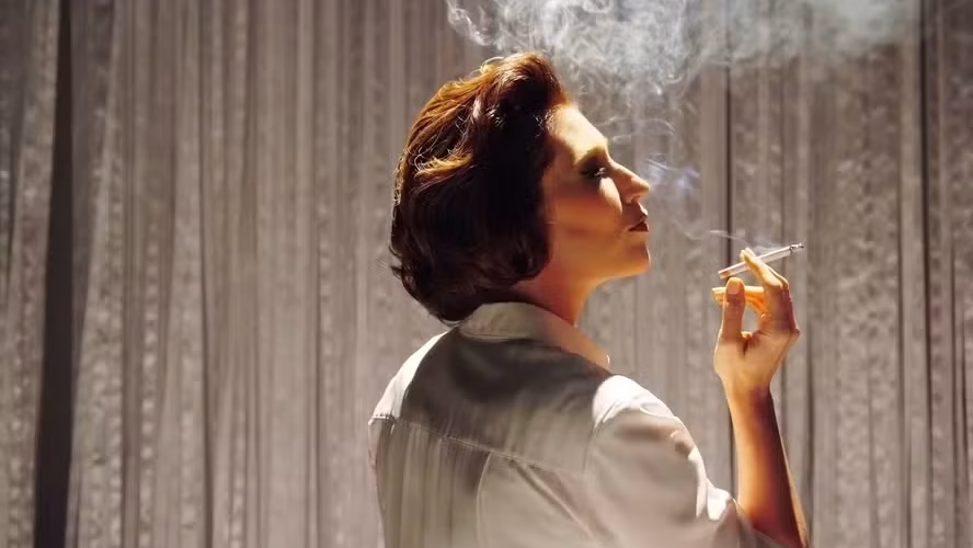 "Simplesmente Eu, Clarice Lispector": Beth Goulart vive escritora no teatro