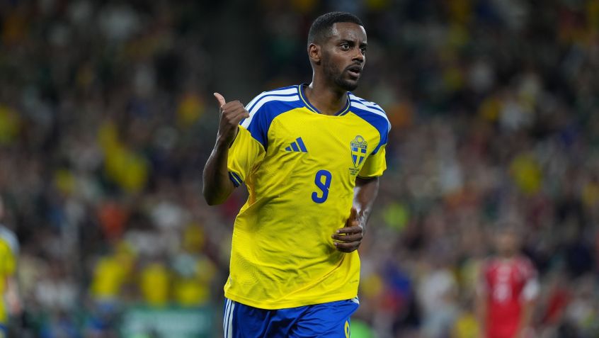Alexander Isak comemorando o gol sobre a Tunísia na estreia na Copa do Mundo • Juancho Torres/Anadolu via Getty Images