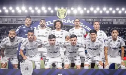 Elenco do Santos que bateu o Vitória antes da pausa para a Copa do Mundo
