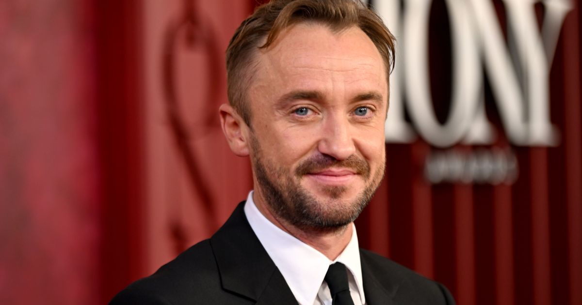 Ator de “Harry Potter” termina namoro e cria perfil em aplicativo de namoro