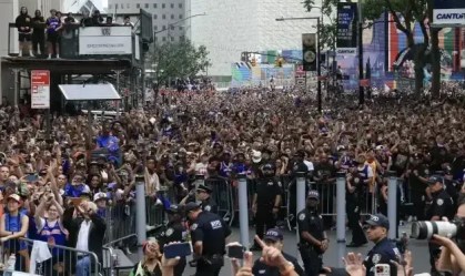 Nova York 'esquece' Copa e vive festa do título da NBA conquistado pelos Knicks
