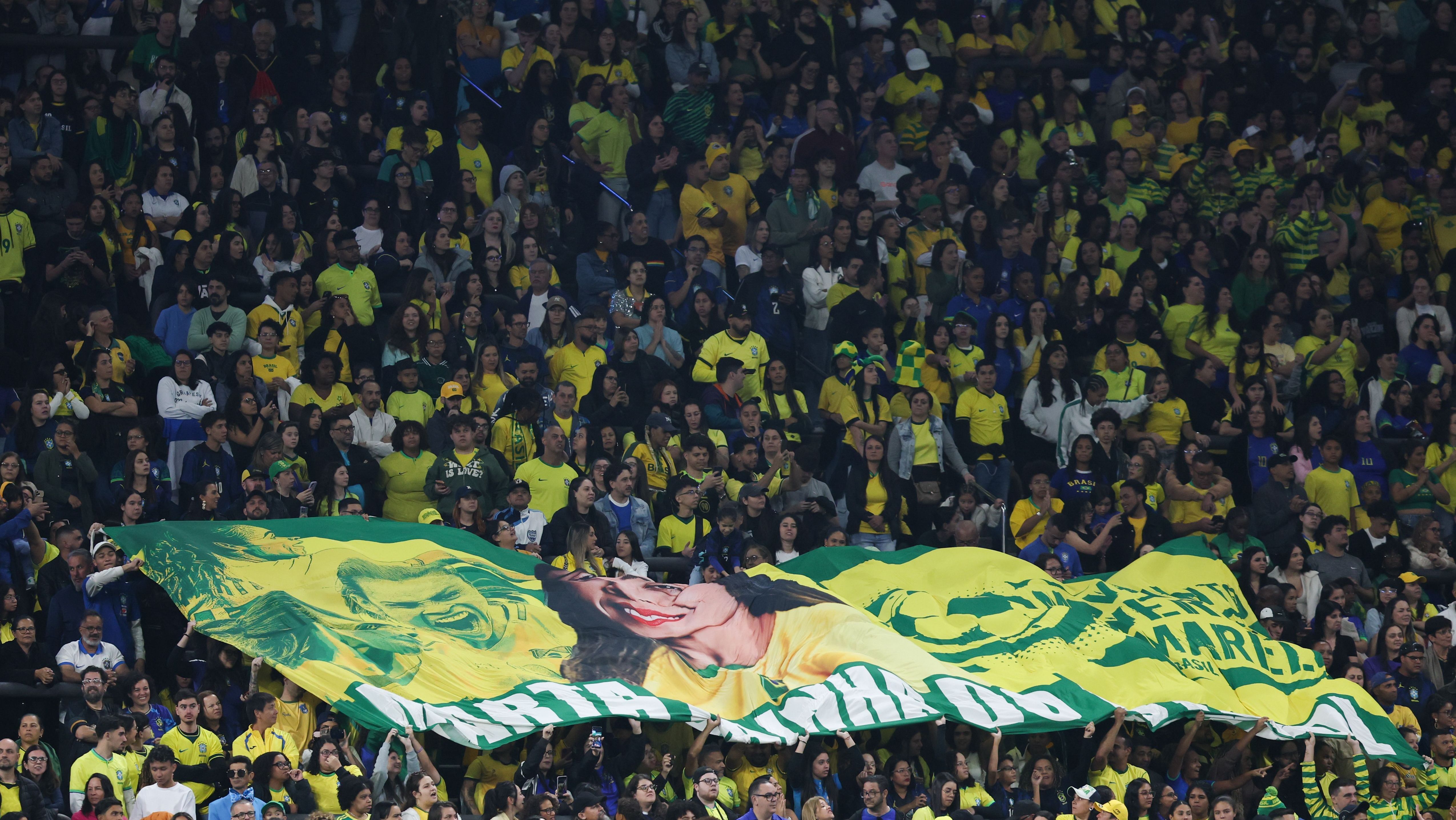 Torcida brasileira na Neo Química Arena no amistoso entre Brasil e EUA