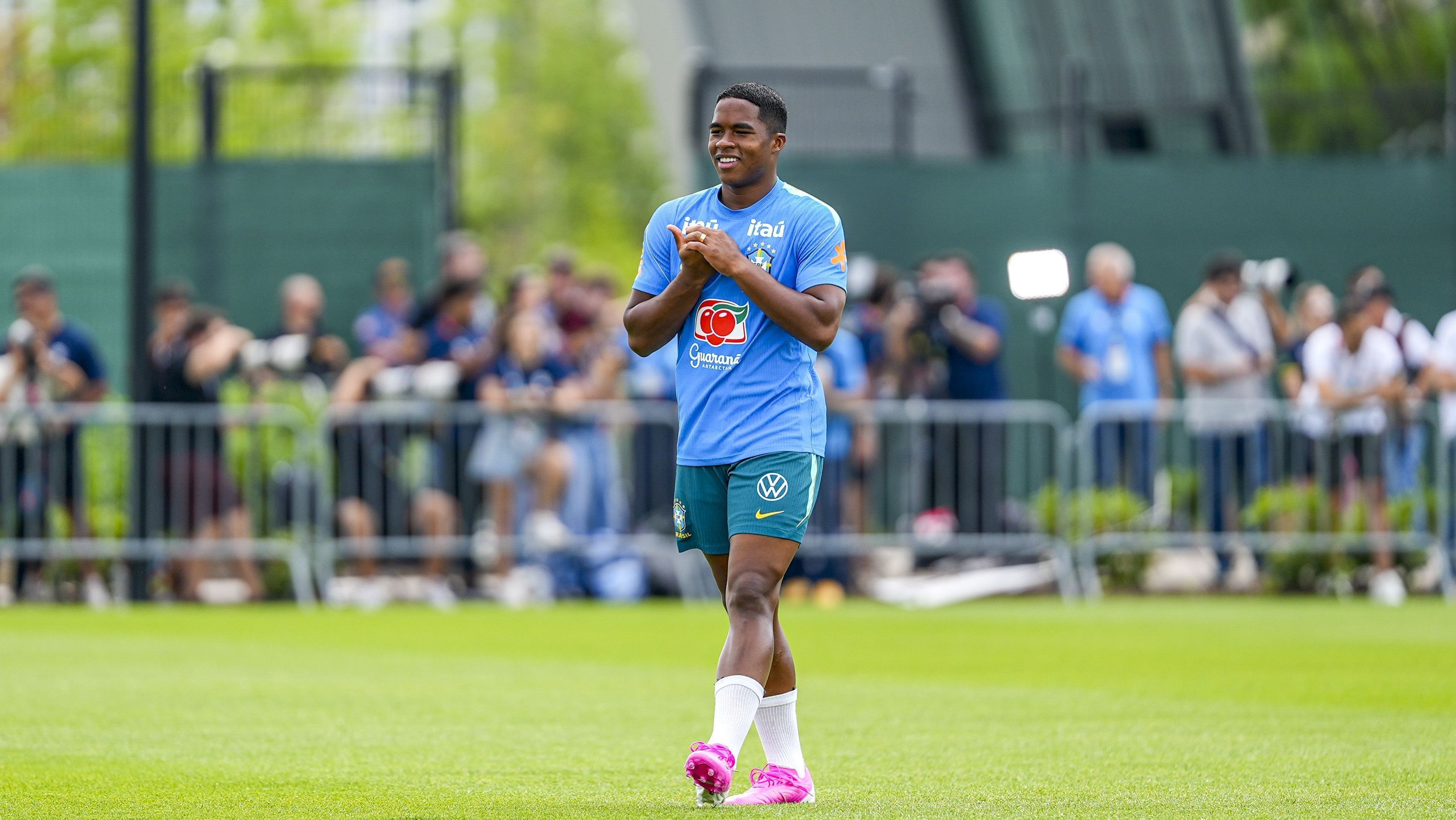 Endrick, atacante da Seleção Brasileira em treino realizado no Centro de Treinamento Columbia Park, em Nova Jersey