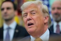 Trump destaca fluxo de petróleo por Ormuz e queda nos preços