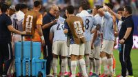 Marcelo Bielsa detona pausa para hidratação: "Altera concepção do futebol"