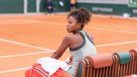 Victoria Barros perde e se despede nas semis juvenis de Roland Garros