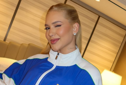 Com tanquinho à mostra, Virginia posta look para estreia da Seleção na Copa