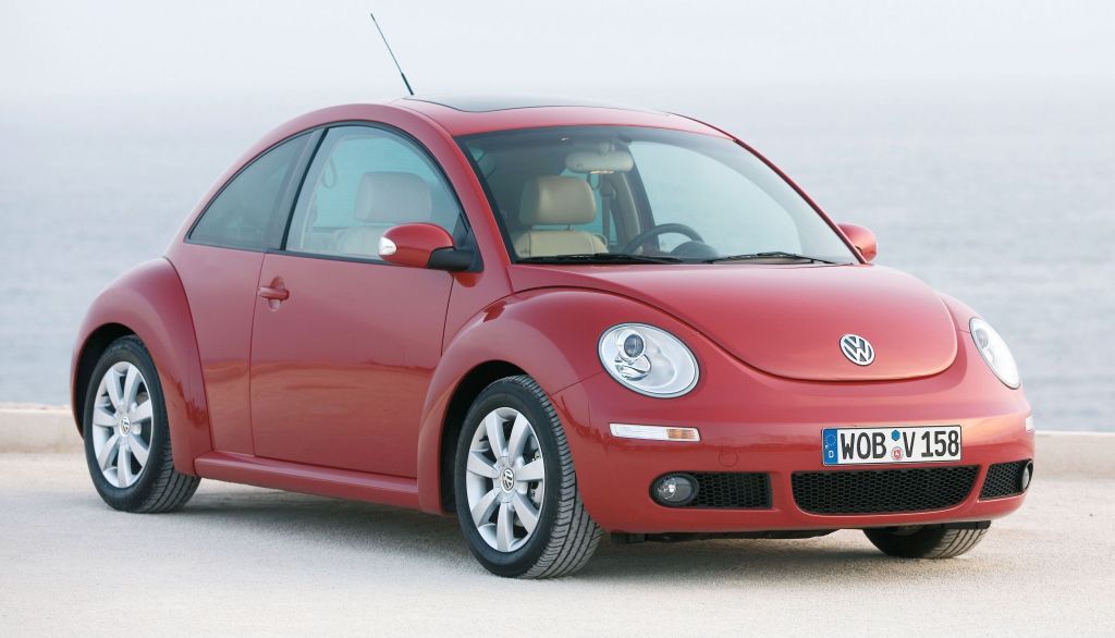 Volkswagen New Beetle 1997: segunda geração era inspirada nas linhas clássicas do besouro