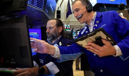 Operadores na bolsa de Nova York em 24 de junho de 2026