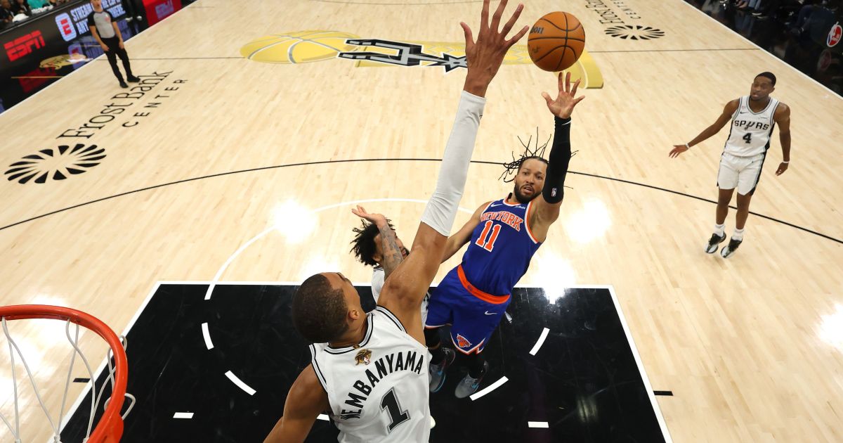 Wembanyama vacila, Knicks vencem Spurs e abrem 2 a 0 nas Finais da NBA