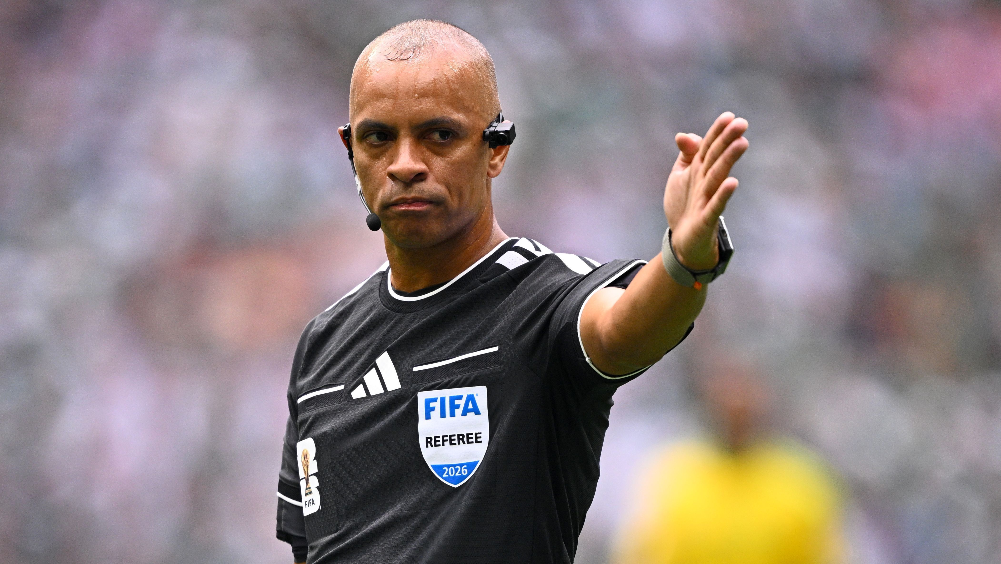Wilton Pereira Sampaio, árbitro brasileiro que comandou a partida entre México e África do Sul, pela Copa do Mundo de 2026