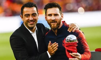 Xavi e Messi jogaram juntos no Barcelona