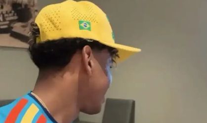 Lamine Yamal usando boné do Brasil
