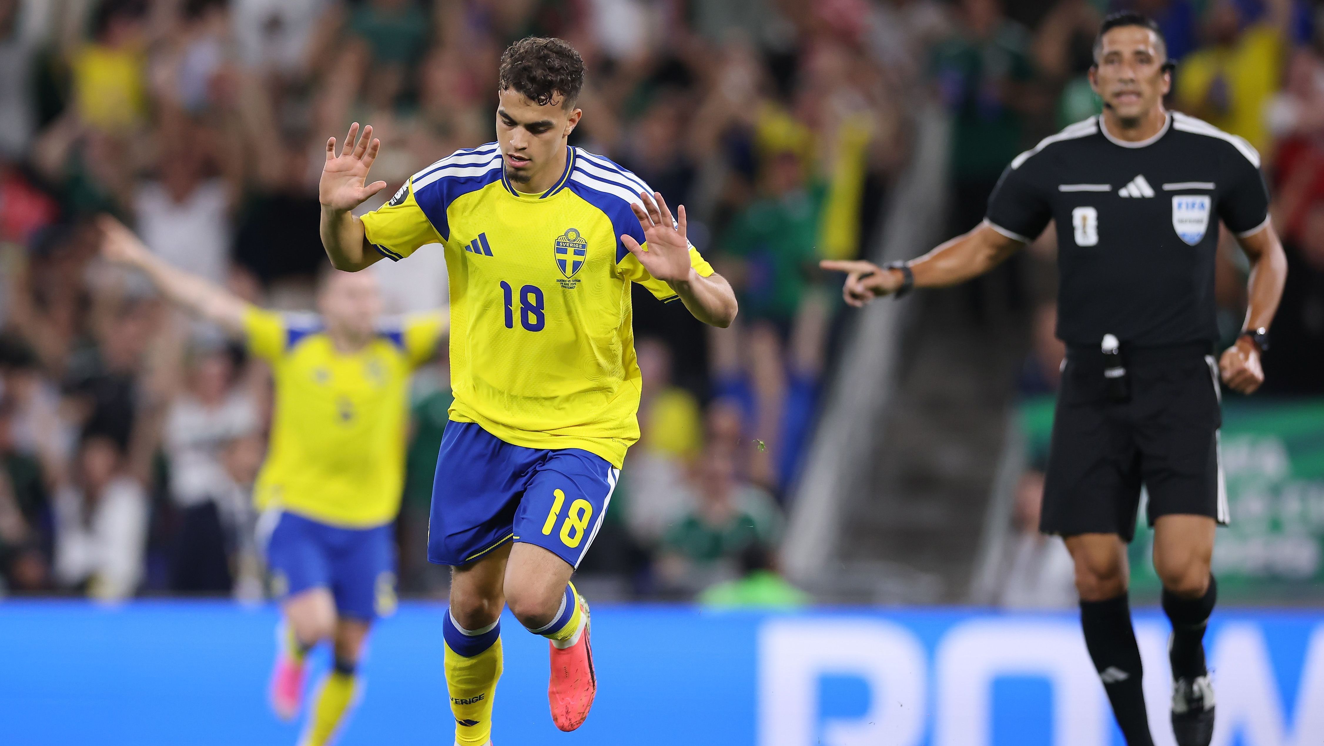 Yasin Ayari, da Suécia, após gol marcado sobre a Tunísia, em jogo válido pela primeira rodada da Copa do Mundo