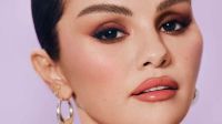 Selena Gomez lança nova linha de maquiagens para os olhos no Brasil