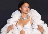 Zendaya impressiona com look da turnê de divulgação de "A Odisseia"; veja