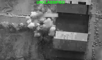 Imagens divulgadas pelo Comando Central dos EUA mostra ataques realizados contra alvos militares no Irã nesta segunda-feira (13)