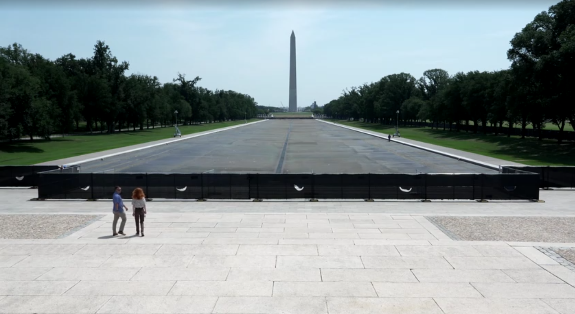 Imagens mostram o espelho d'água do Lincoln Memorial esvaziado para reparos