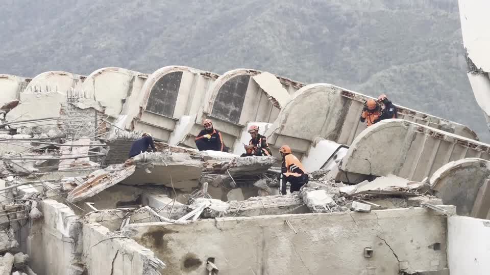 Turkish teams continue rescue operations after Venezuela quake