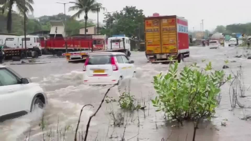 Tempestade tropical “Bertha” chega nos EUA com ventos acima de 90km/h