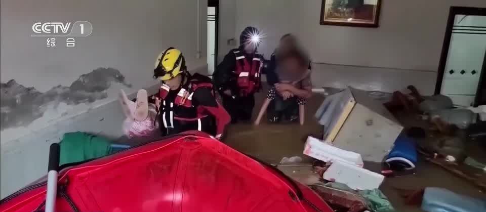Hundreds evacuated after heavy rain triggers flooding in southern China