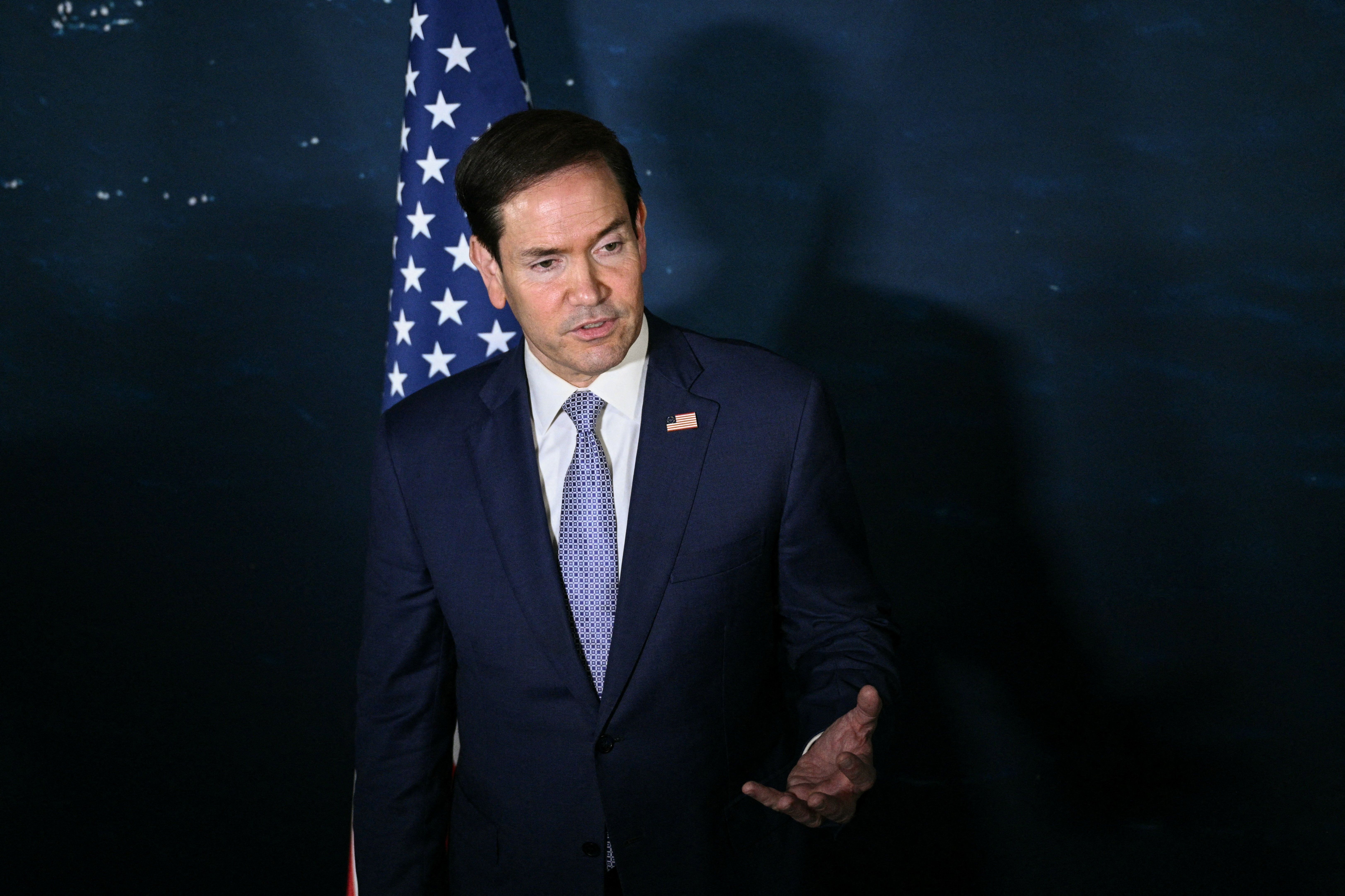 Secretário de Estado dos EUA, Marco Rubio, discursa durante uma coletiva de imprensa à margem da Reunião dos Ministros das Relações Exteriores da Associação das Nações do Sudeste Asiático (Asean), em Pasay, nas Filipinas