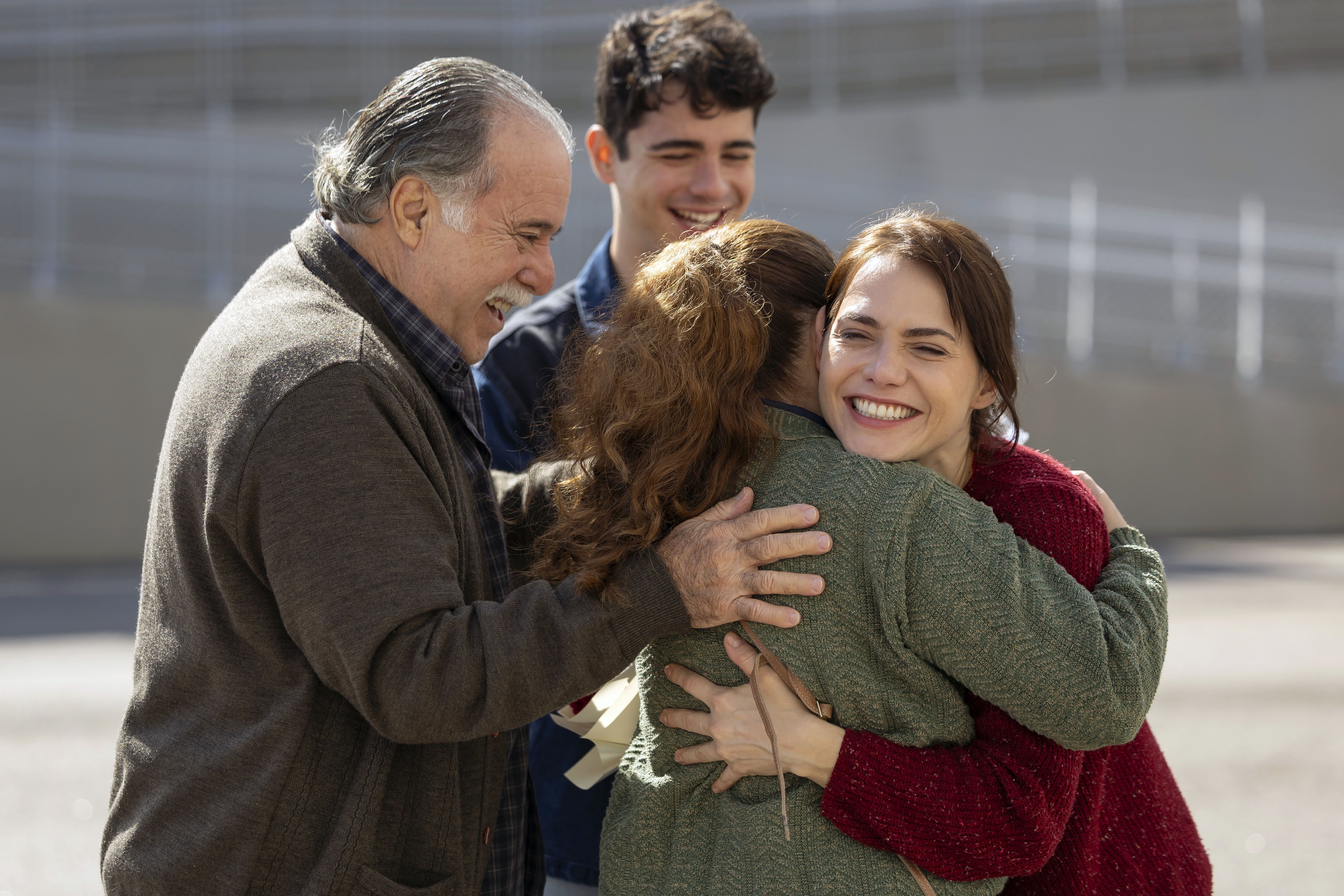Adriana (Letícia Colin) deixa a cadeia em "Quem Ama Cuida"