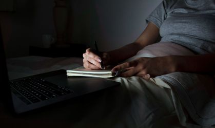 sono-aprendizagem-estudos-noite