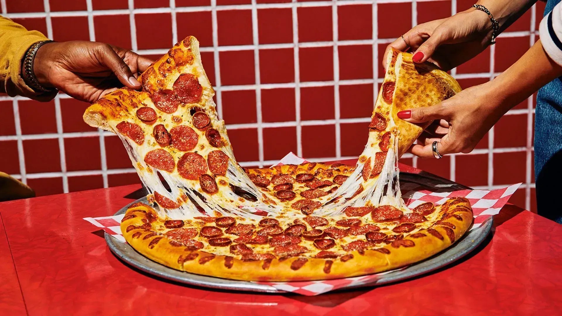 Dia da Pizza: Brasil ganha uma pizzaria a cada duas horas em 2026, quase 2 mil em cinco meses