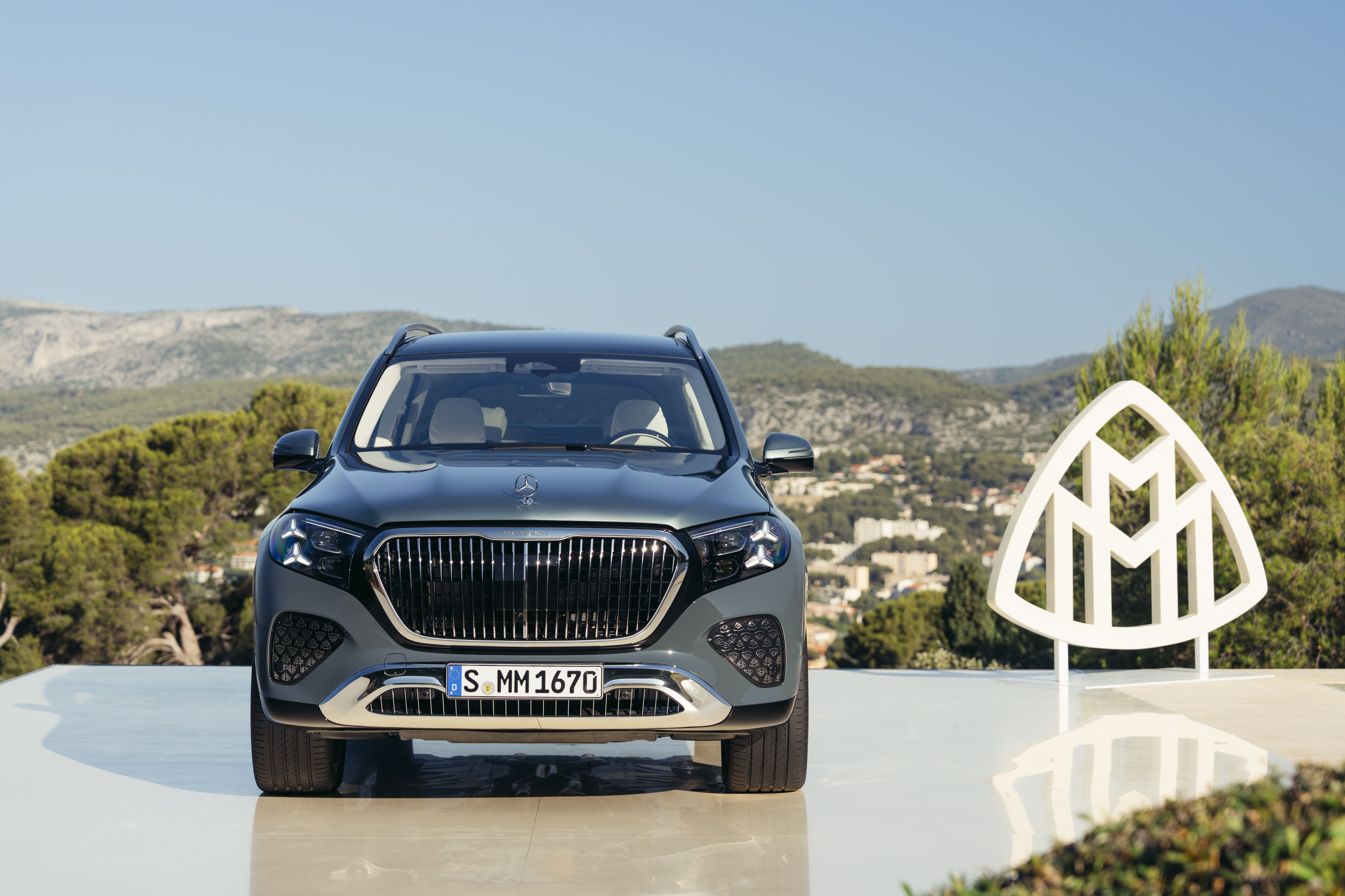 Nova Mercedes GLS Maybach ganha V8 eletrificado e mais isolamento