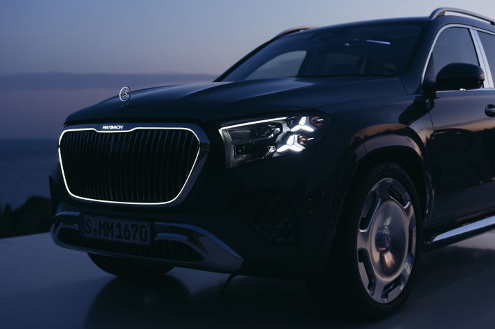 Nova Mercedes GLS Maybach ganha V8 eletrificado e mais isolamento acústico